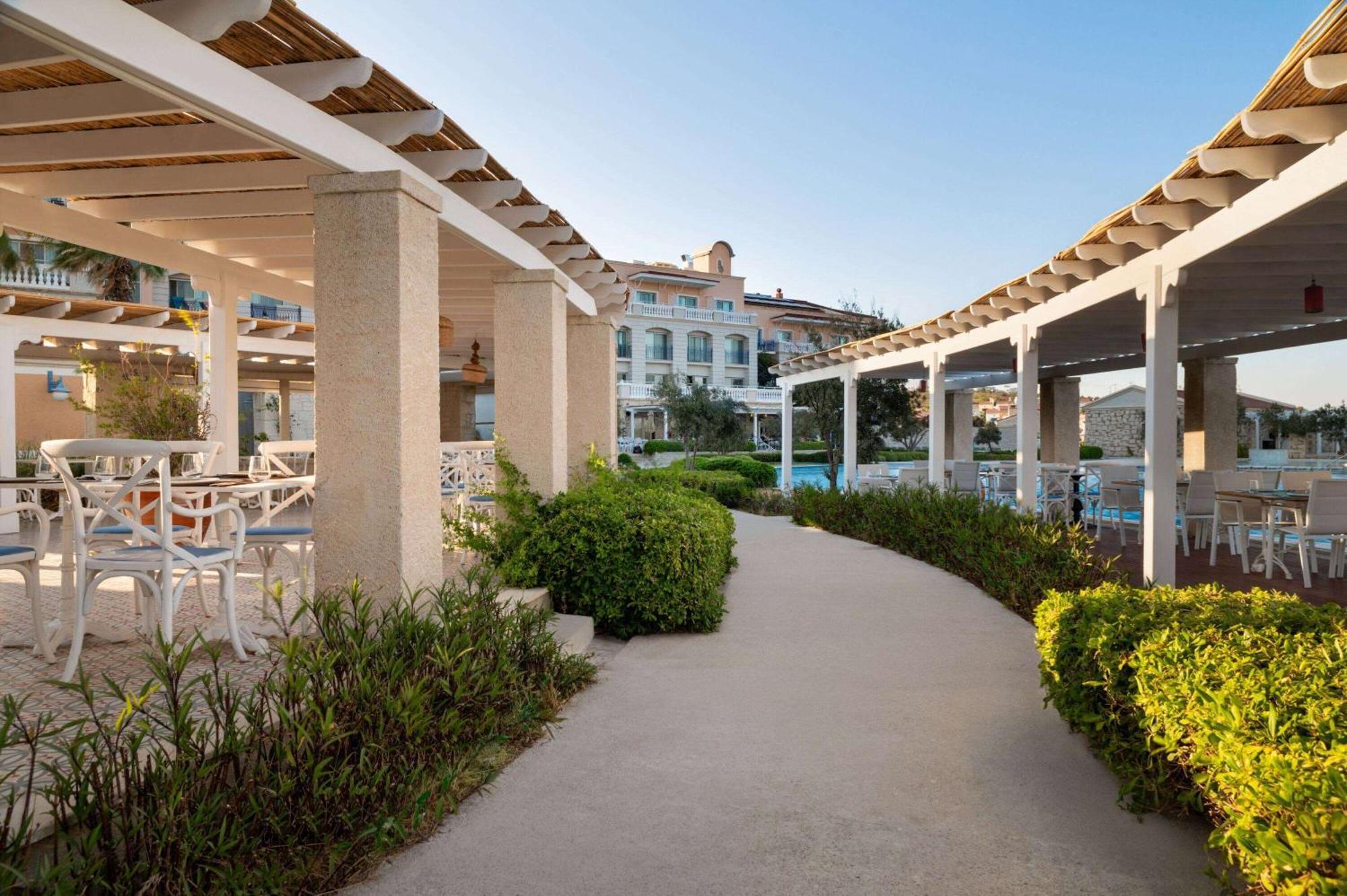 Doubletree By Hilton Cesme Alacati Beach Resort Extérieur photo