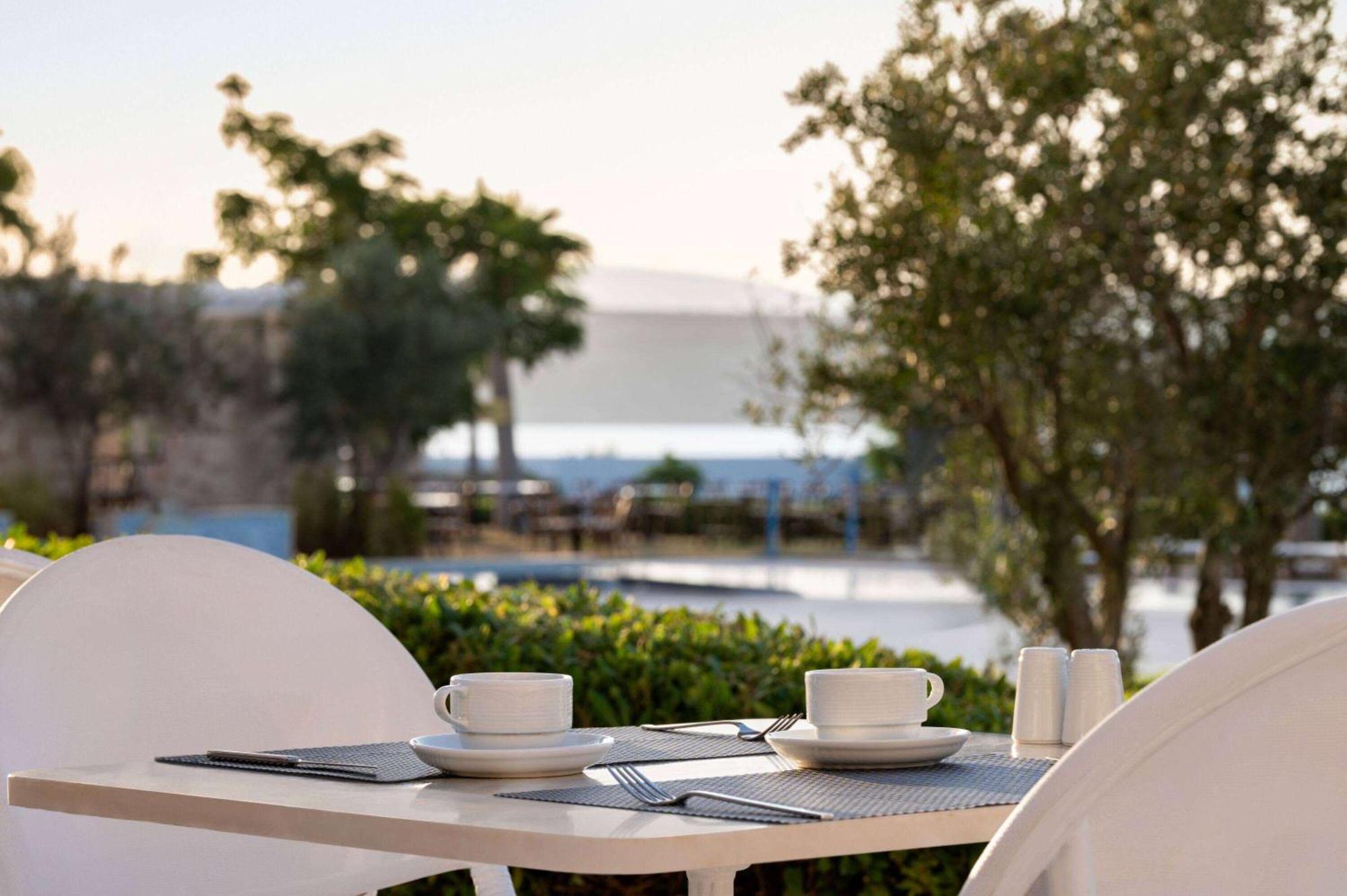 Doubletree By Hilton Cesme Alacati Beach Resort Extérieur photo