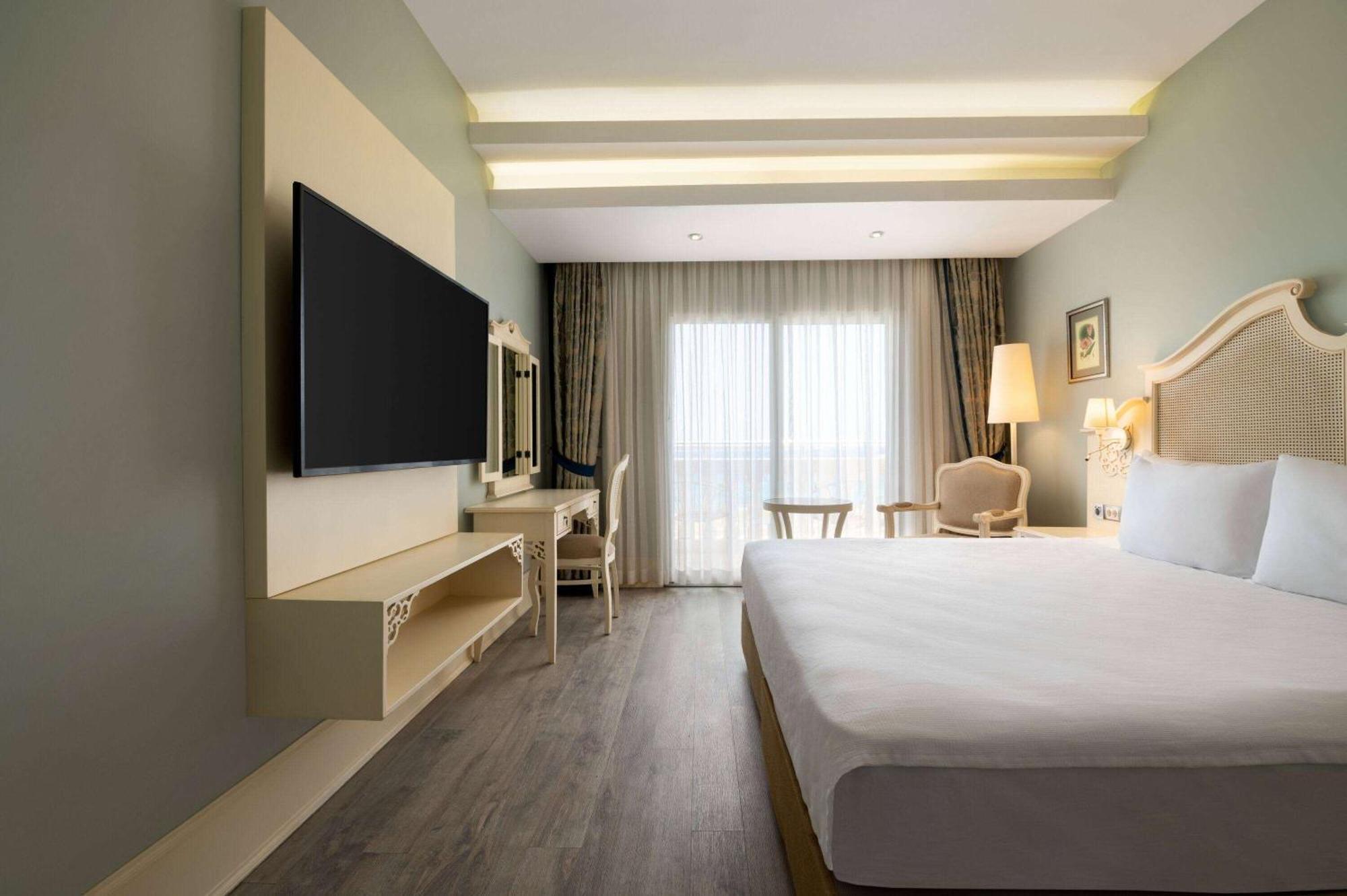 Doubletree By Hilton Cesme Alacati Beach Resort Extérieur photo