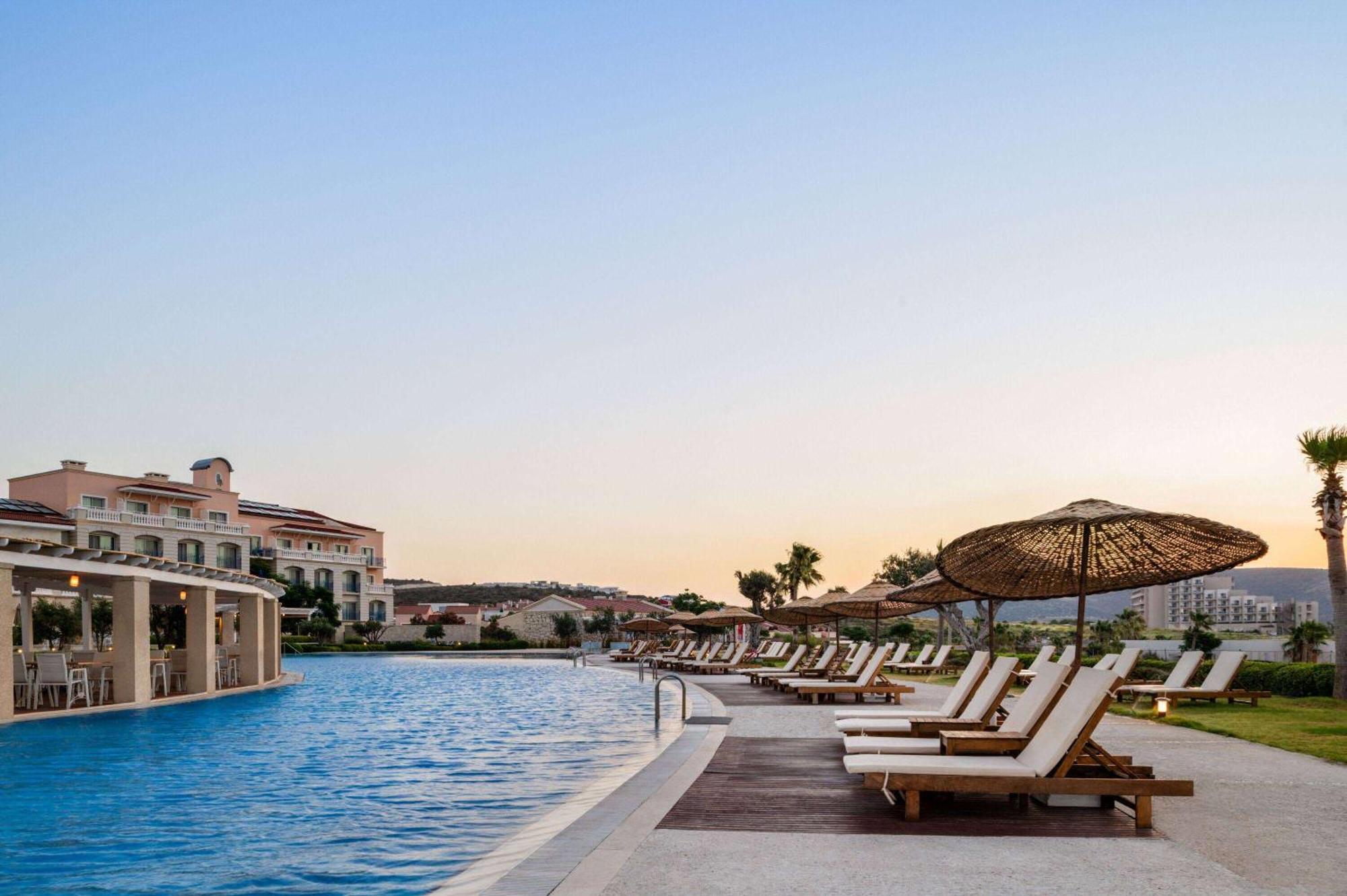 Doubletree By Hilton Cesme Alacati Beach Resort Extérieur photo