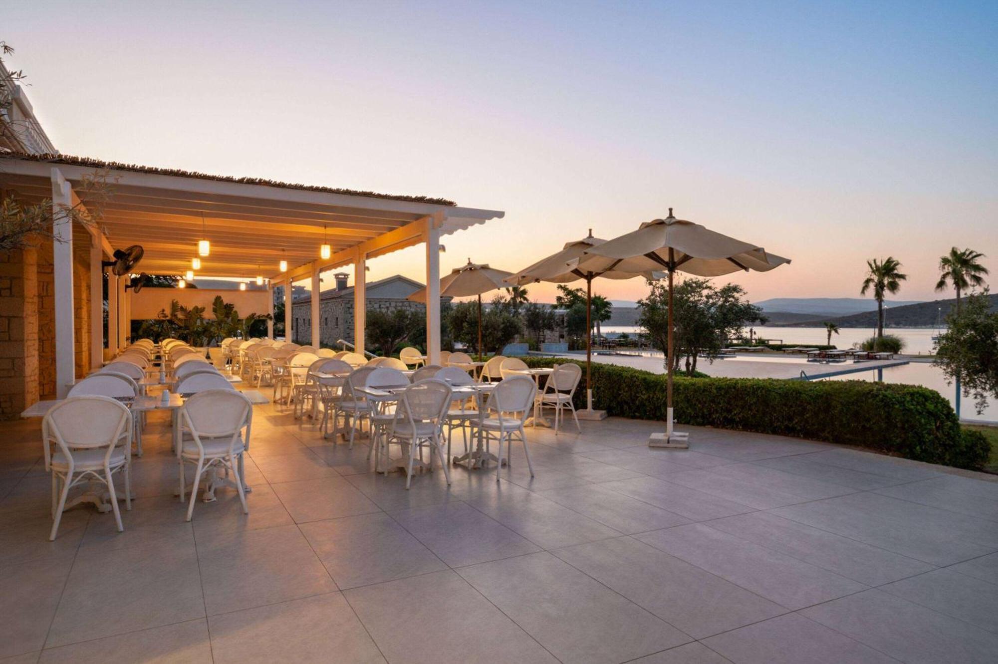 Doubletree By Hilton Cesme Alacati Beach Resort Extérieur photo